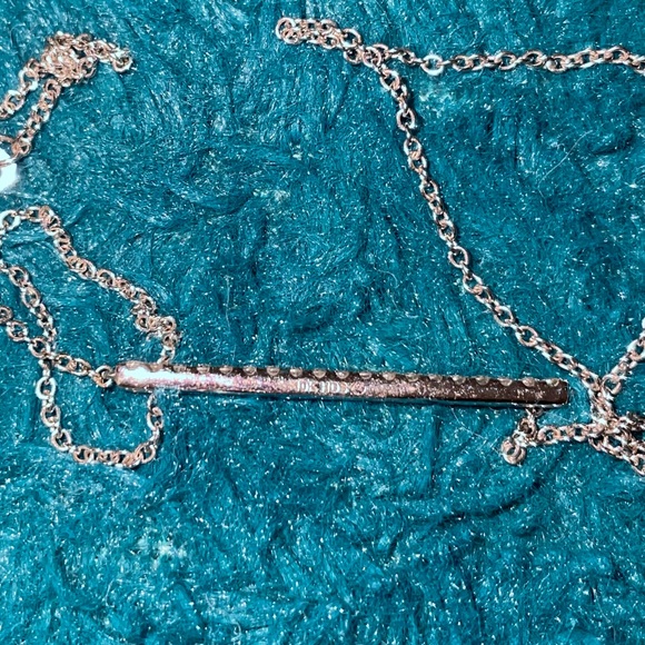 1/4 carat white gold bar diamond necklace - Picture 7 of 8